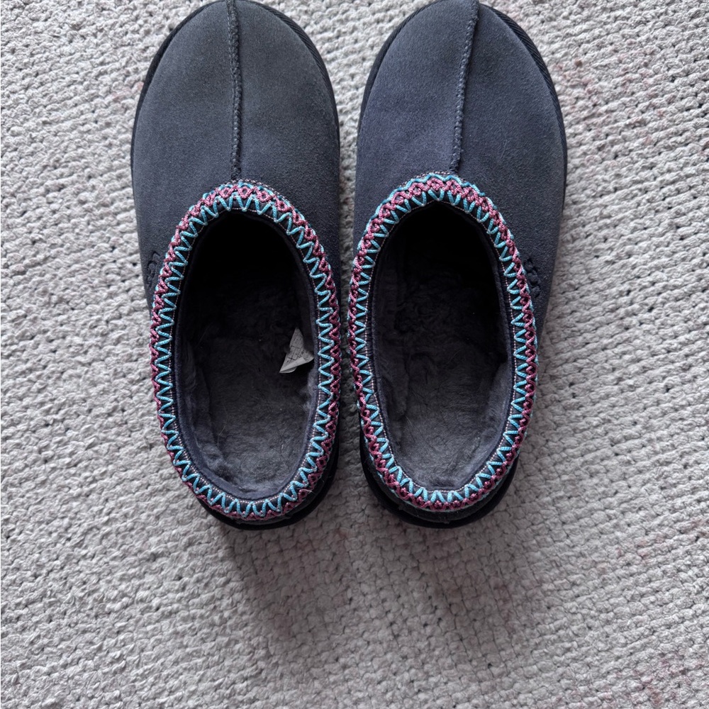 UGG Slipper Size 8